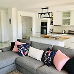Stunning Apartment Metres From The Beach - Rdr222